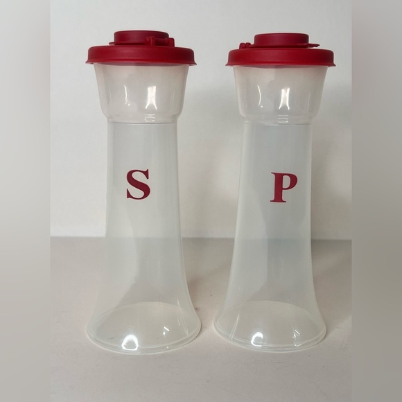 Other - Salt & Pepper Old Skool Picnic Style Shakers #243381